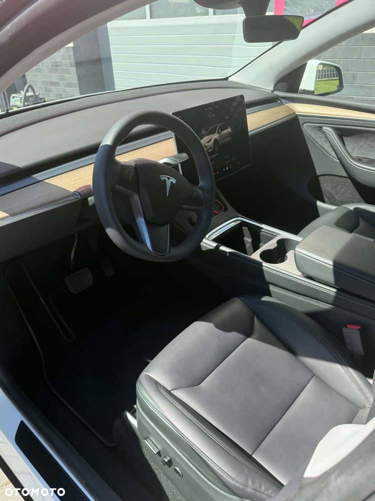 Tesla Model Y 62.5 Standard RWD - 4