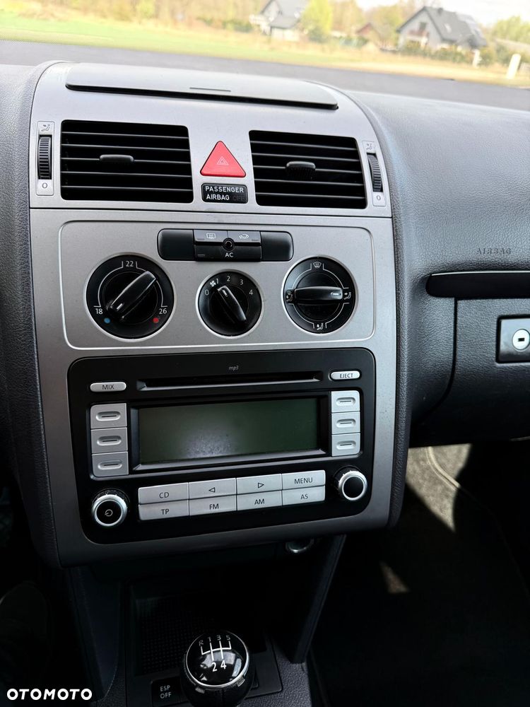 Volkswagen Touran 1.6 Goal - 17