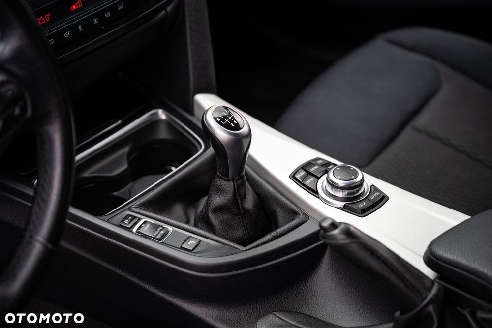 BMW Seria 3 318d DPF - 11