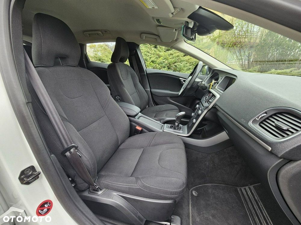 Volvo V40 D2 Momentum - 12