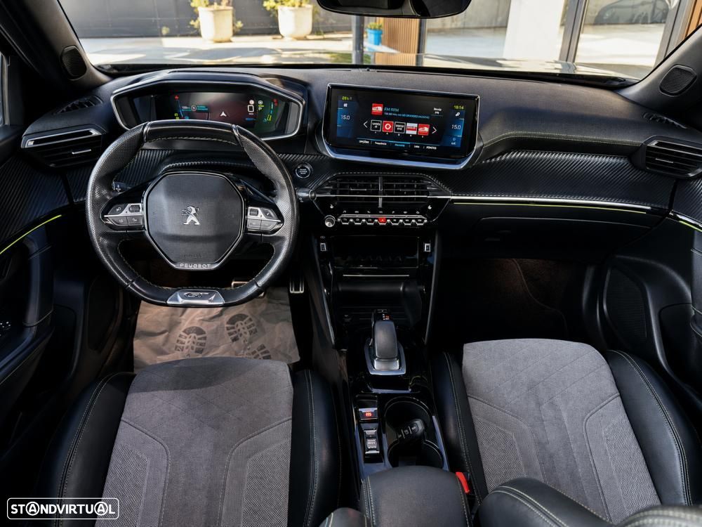 Peugeot e-2008 50 kWh GT Pack — fotografia 3