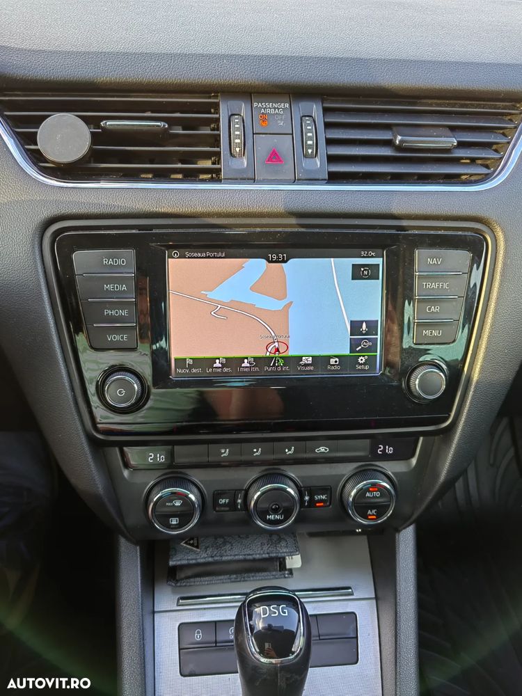 Skoda Octavia Combi 2.0 TDI (Green tec) DSG Style - 6