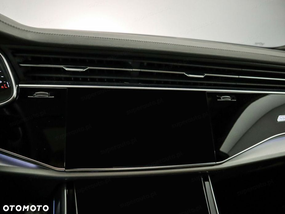Audi Q8 - 8