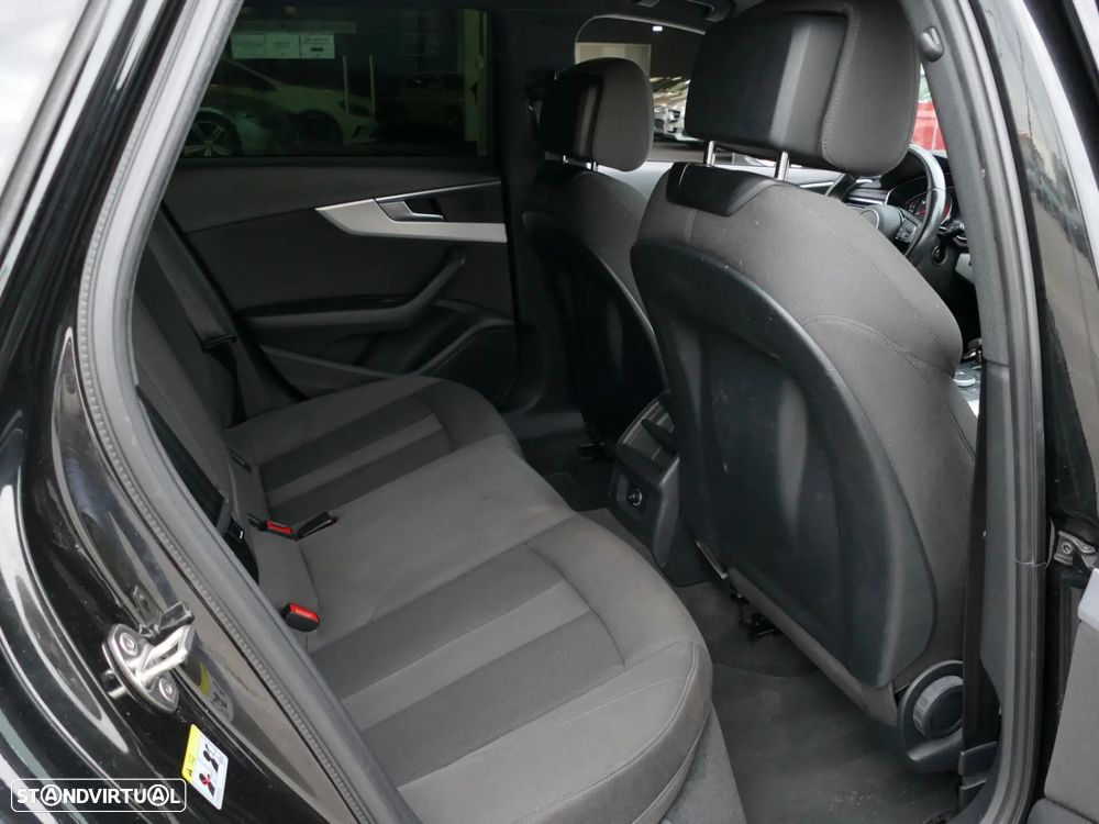 Audi A4 Avant 40 TDI Sport S tronic - 32
