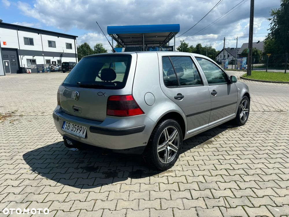Volkswagen Golf - 6