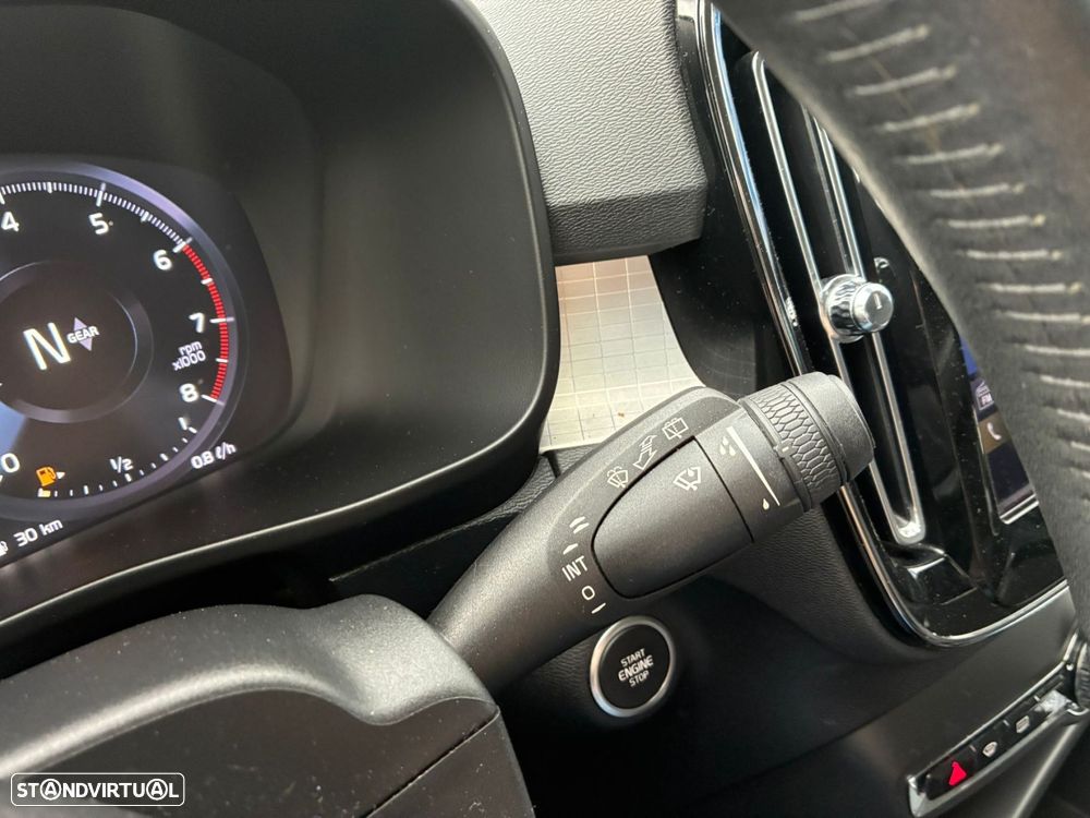 Volvo XC 40 1.5 T3 Momentum Tech Edition - 19