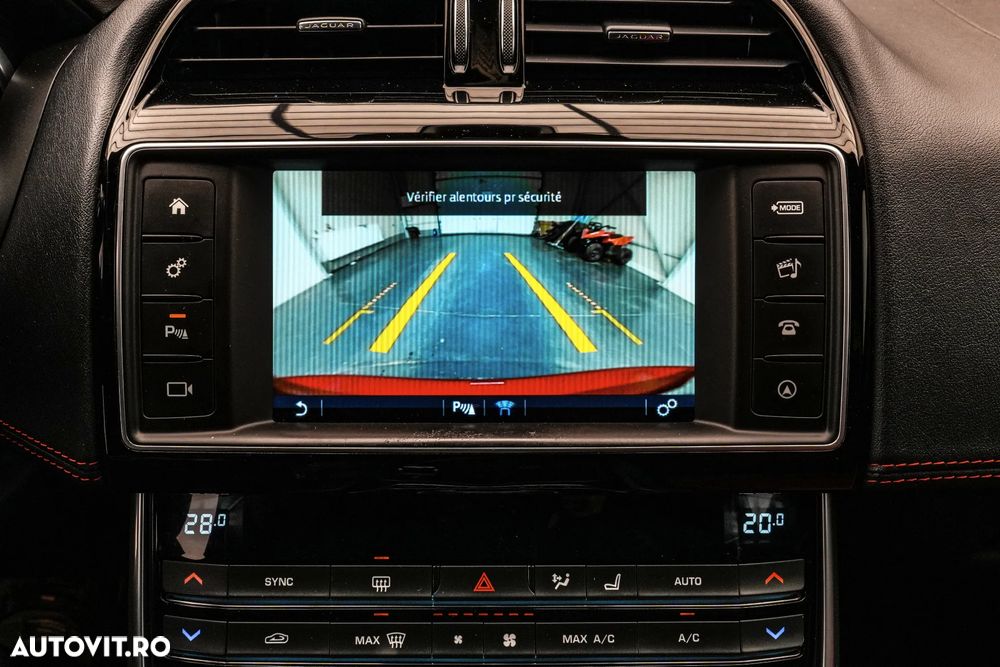 Jaguar XE 2.0 R-Sport - 21