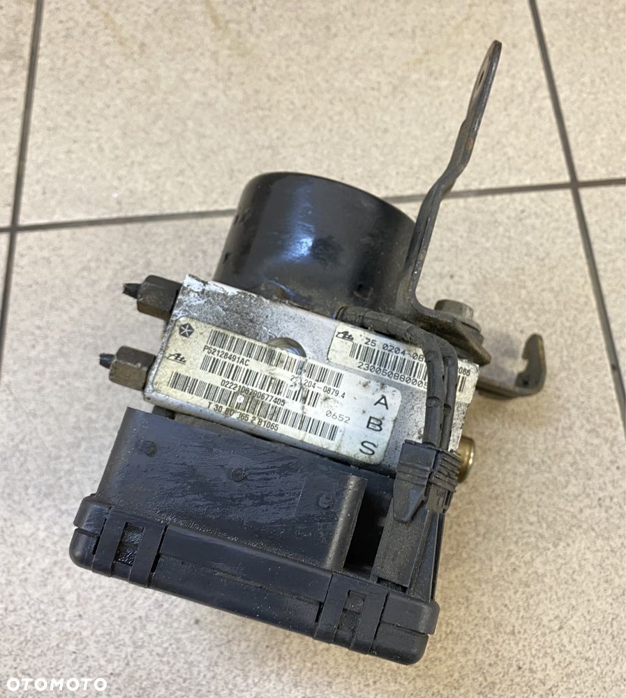 Jeep Cherokee Liberty pompa hamulcowa ABS 3.7 V6 - 1