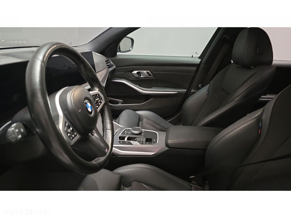 BMW Seria 3 320d xDrive mHEV M Sport - 30
