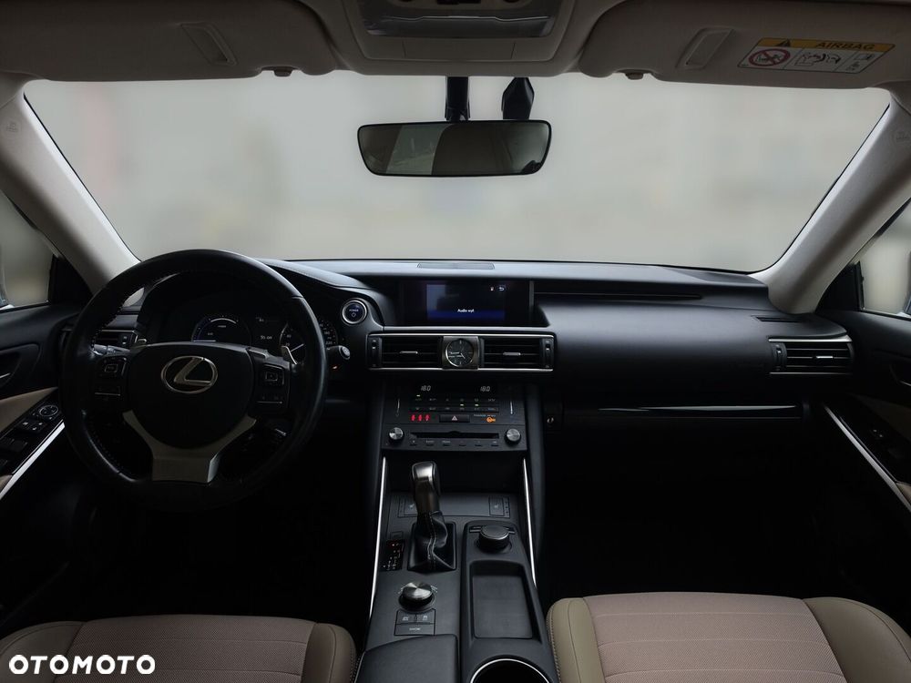 Lexus IS - 13