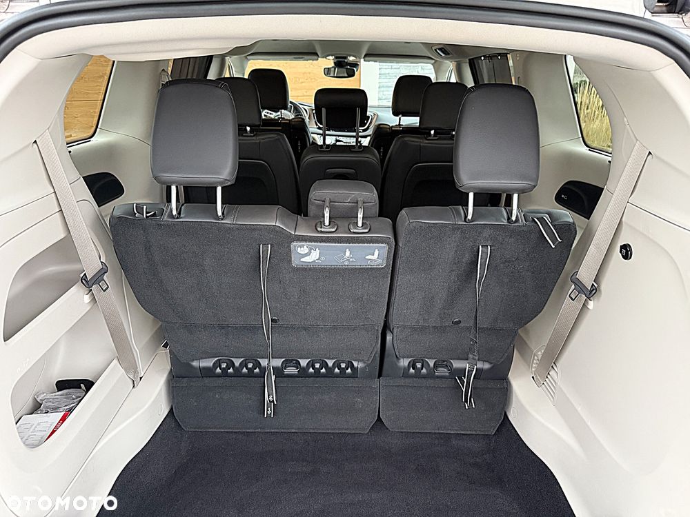 Chrysler Pacifica - 14