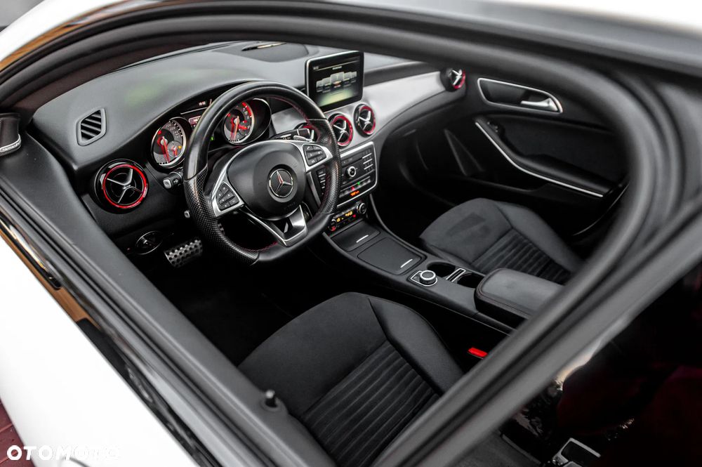 Mercedes-Benz CLA 250 4Matic 7G-DCT Sport - 20