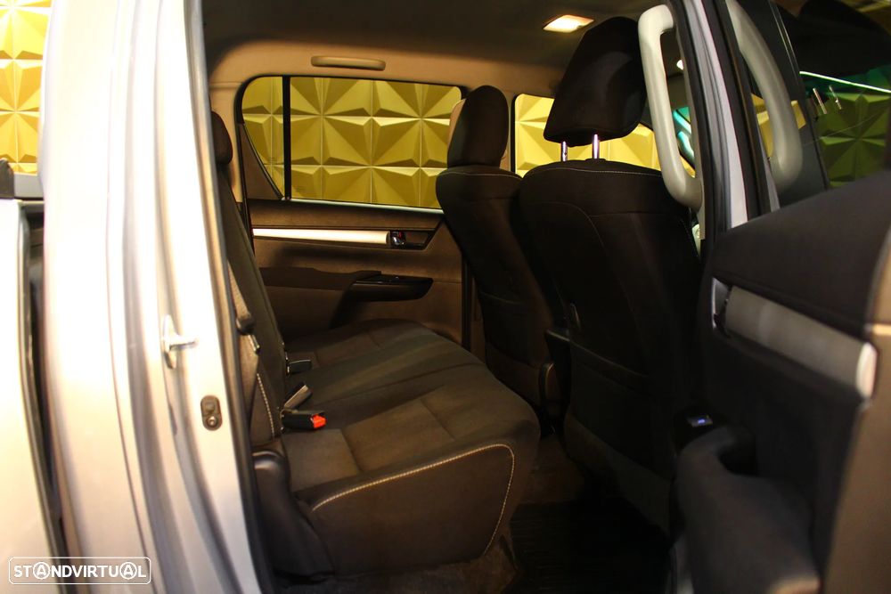 Toyota Hilux 2.4 D-4D 4WD Tracker - 18