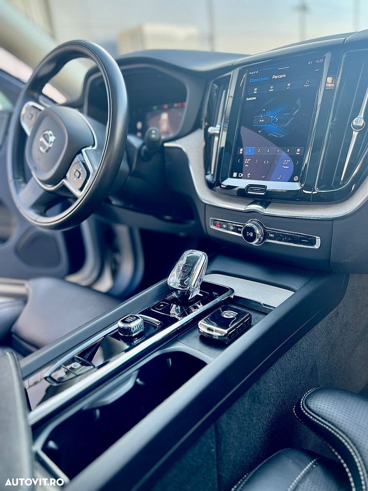 Volvo XC 60 T8 AWD Recharge Ultimate Dark - 10