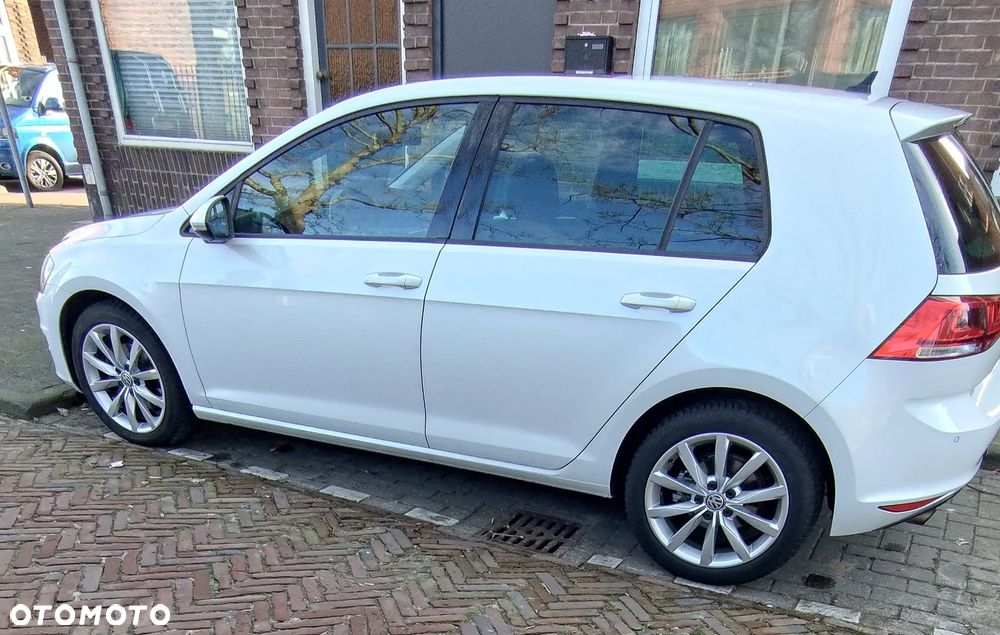 Volkswagen Golf - 2