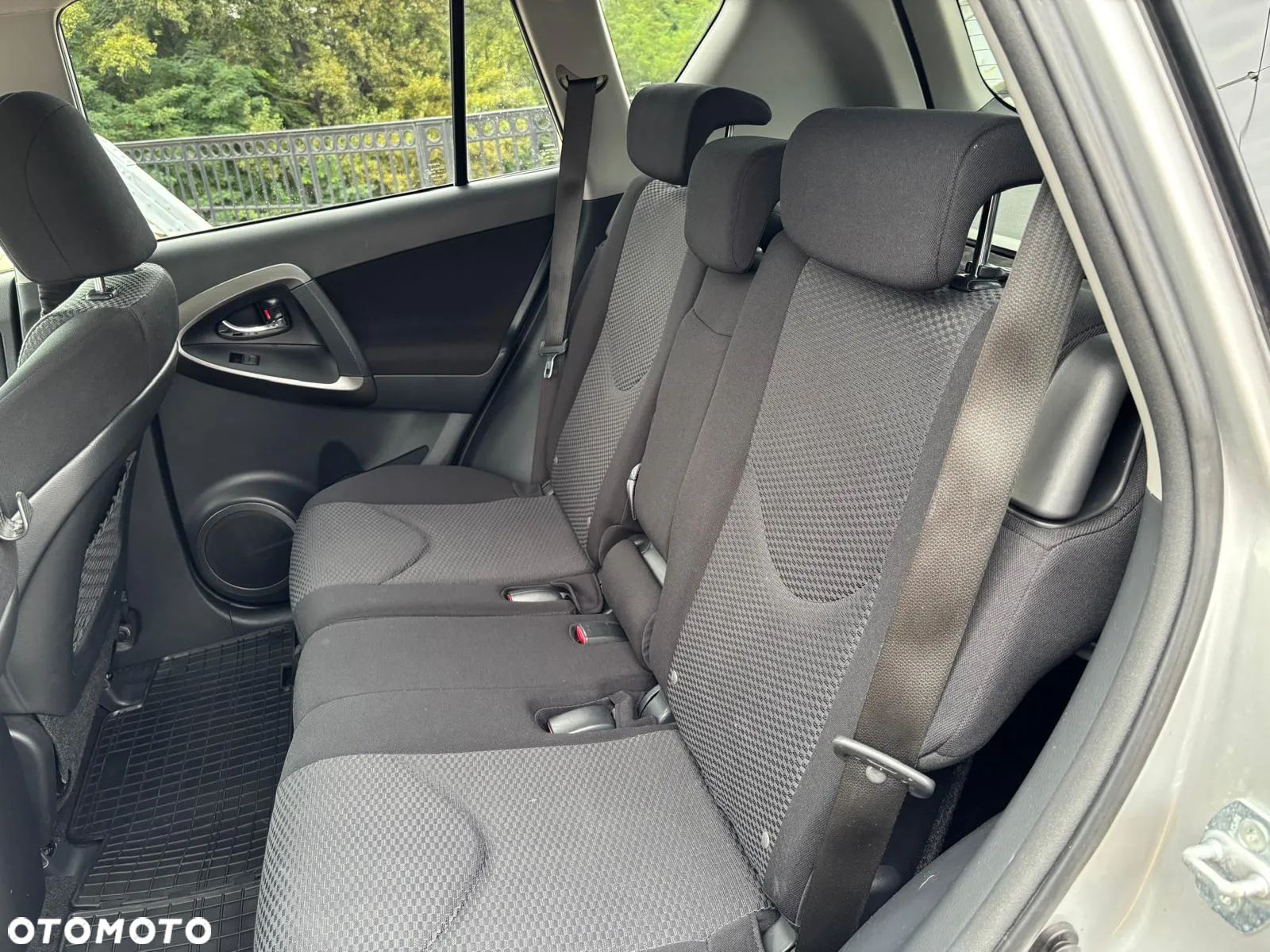 Toyota RAV4 - 23