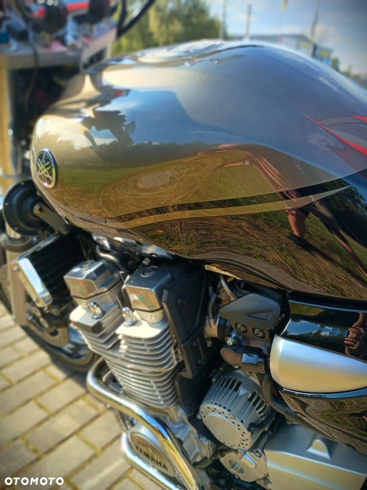 Yamaha XJR - 8