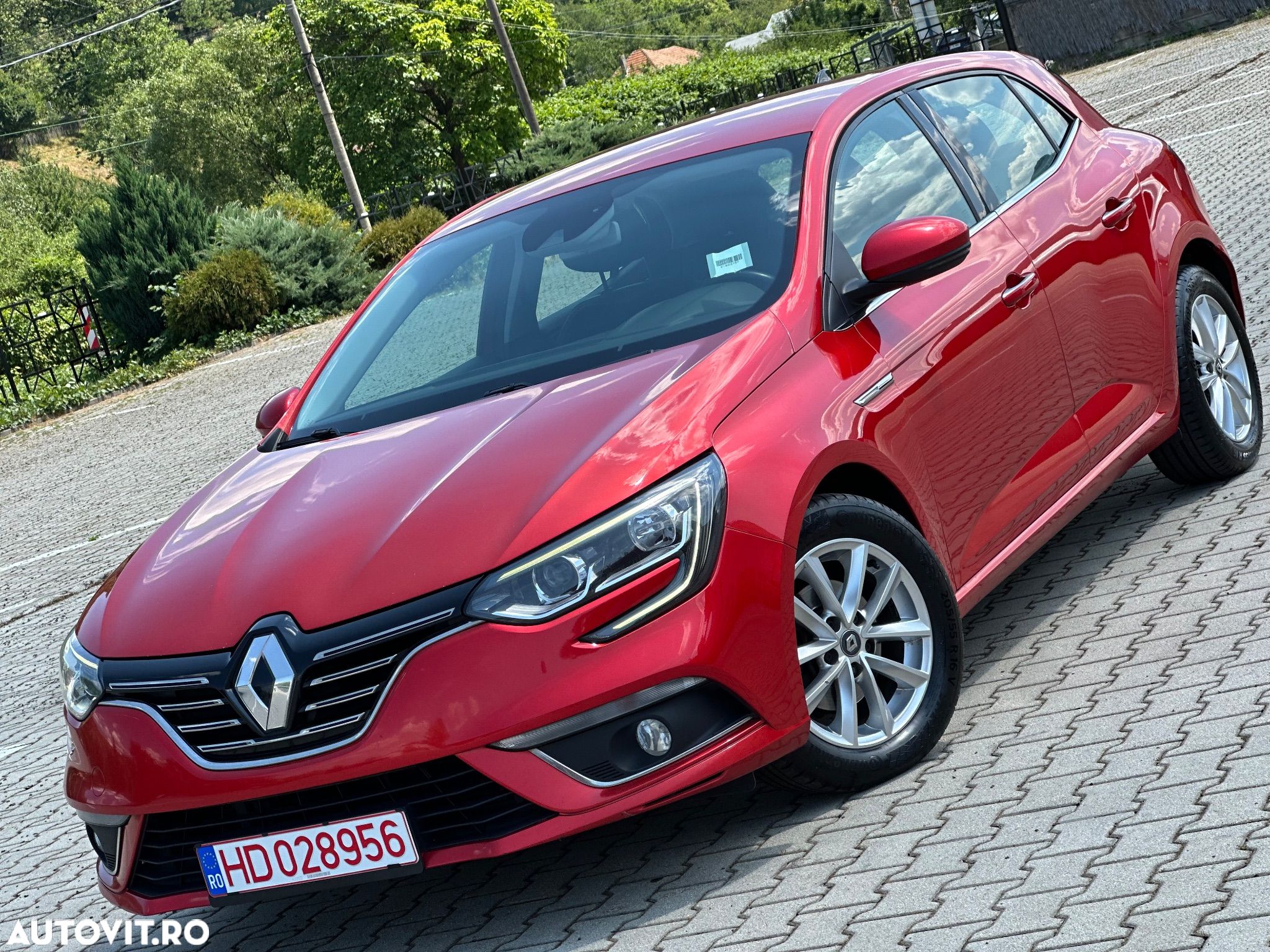 Renault Megane ENERGY TCe 130 INTENS - 1