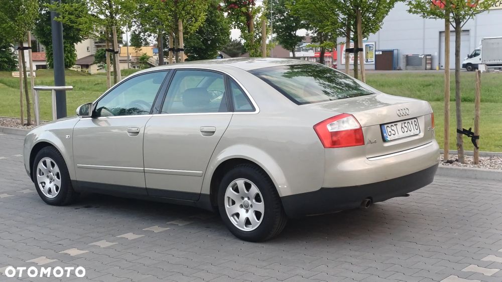 Audi A4 Limousine - 8