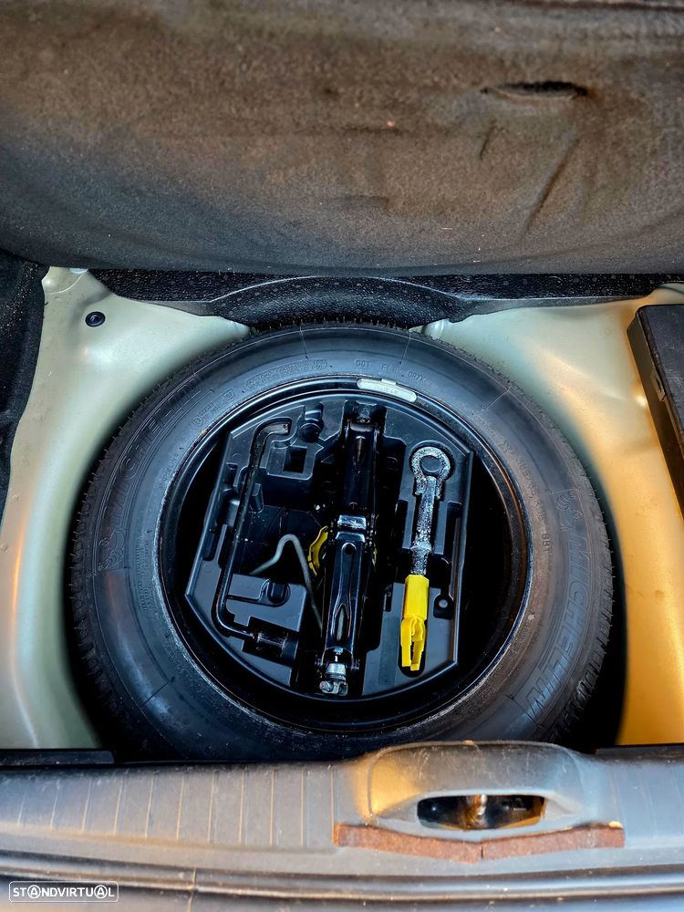 Peugeot 208 1.4 HDi Allure - 12