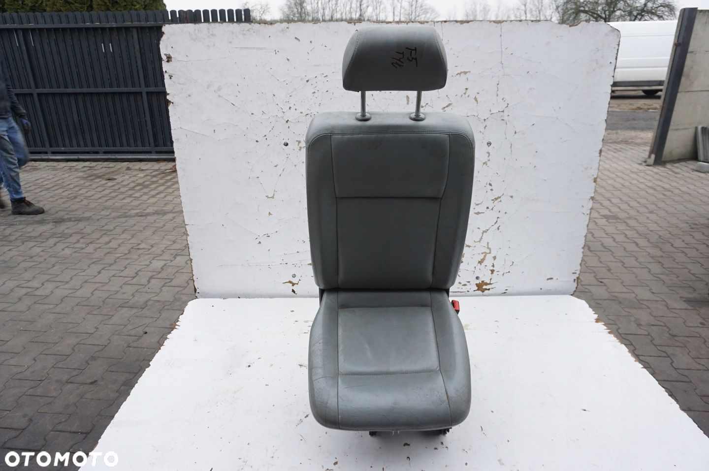 FOTEL 2 RZĄD TYŁ PRAWY VOLKSWAGEN TRANSPORTER T5 - 1
