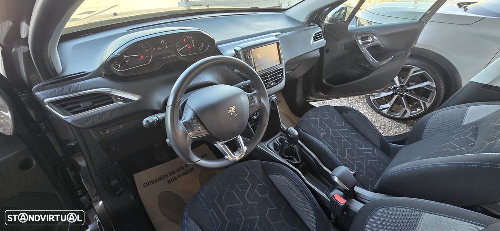 Peugeot 2008 1.2 PureTech Style - 12