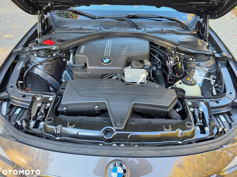 BMW Seria 3 320i Luxury Line - 16