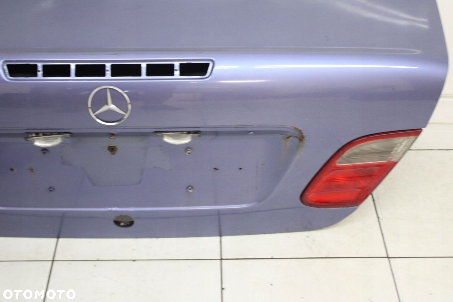 MERCEDES CLK W208 CABRIO 2003R KLAPA POKRYWA BAGAŻNIKA 935 - KOD LAKIERU - 5