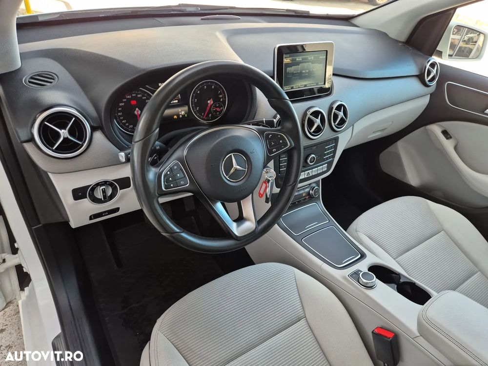 Mercedes-Benz B 180 - 12