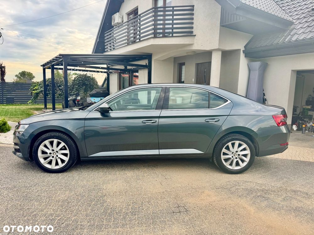 Skoda Superb 2022 photo 2