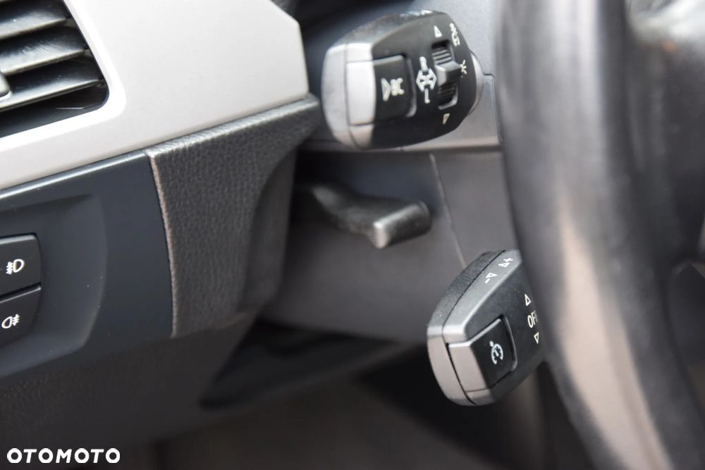 BMW Seria 3 318i - 28