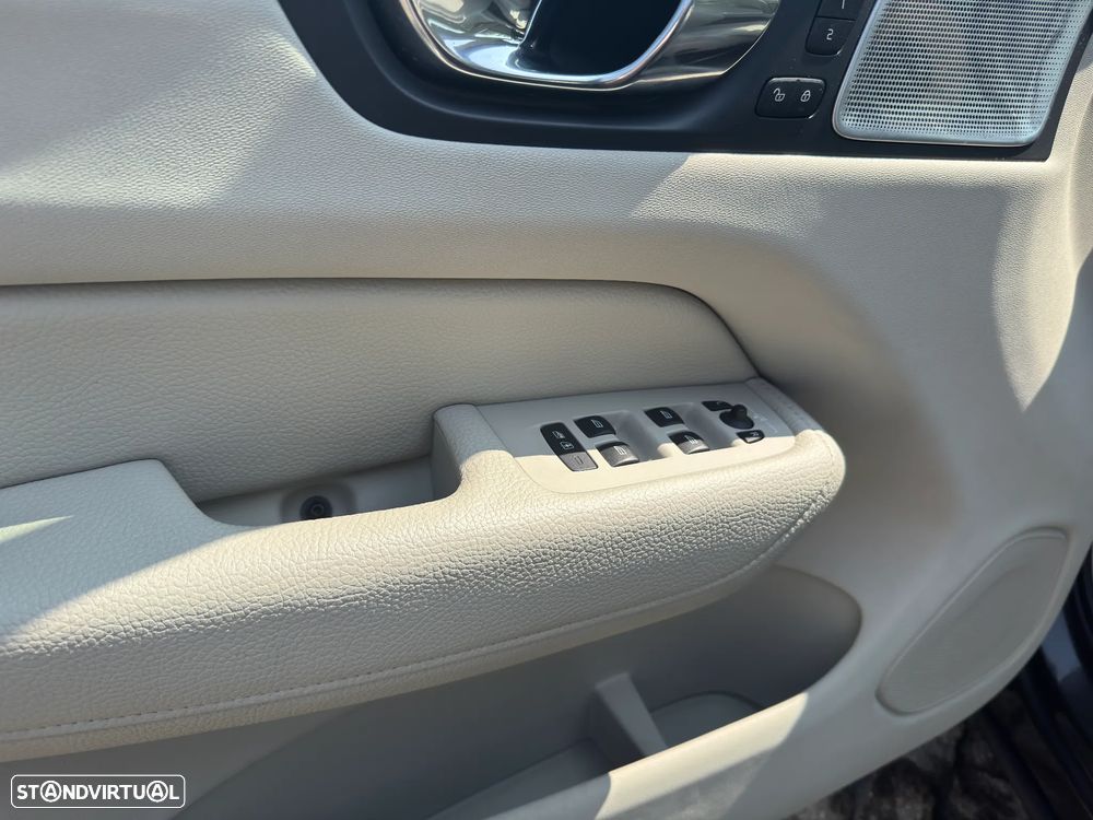 Volvo XC 60 2.0 T8 PHEV Inscription AWD - 17