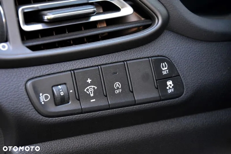 Hyundai i30 1.5 T-GDI 48V-Hybrid DCT Prime - 17