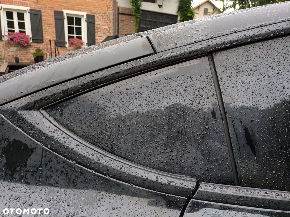 Tesla Model Y - 16