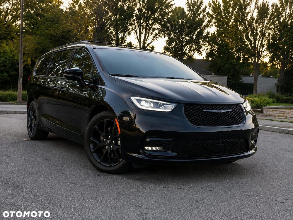 Chrysler Pacifica - 1