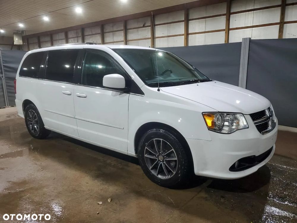 Dodge Grand Caravan - 2