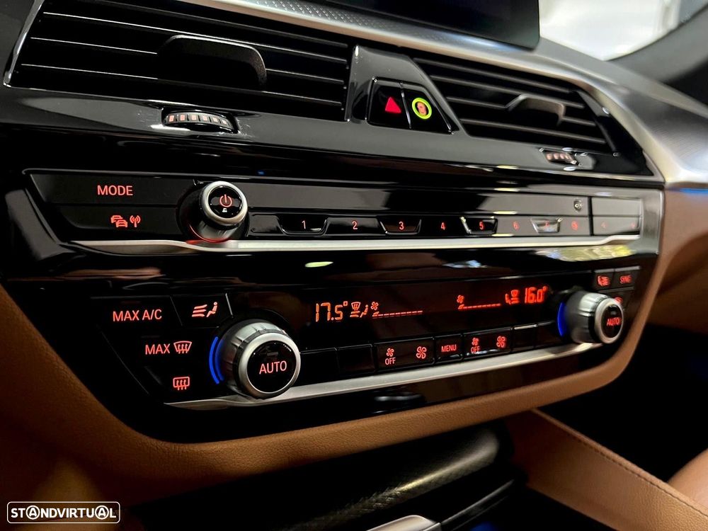 BMW 530 e Pack Desportivo M - 12