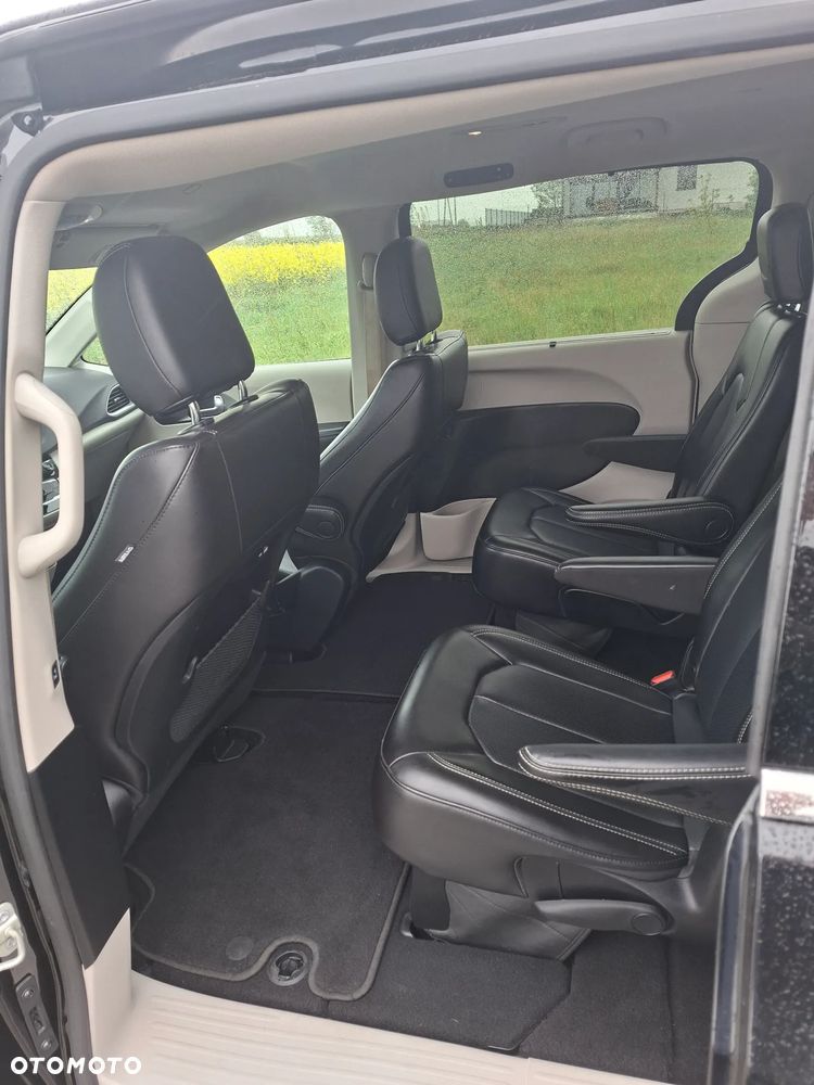 Chrysler Pacifica - 6