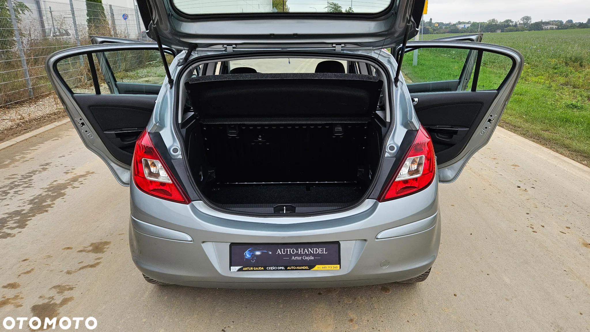 Opel Corsa 1.2 16V Cosmo - 17