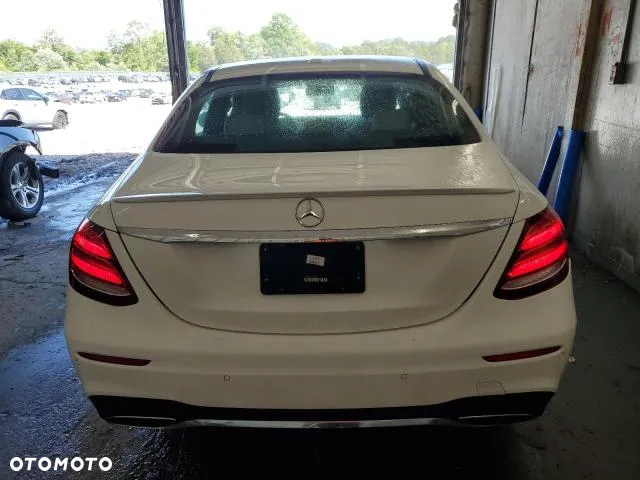 Mercedes-Benz Klasa E 300 9G-TRONIC Exclusive - 6
