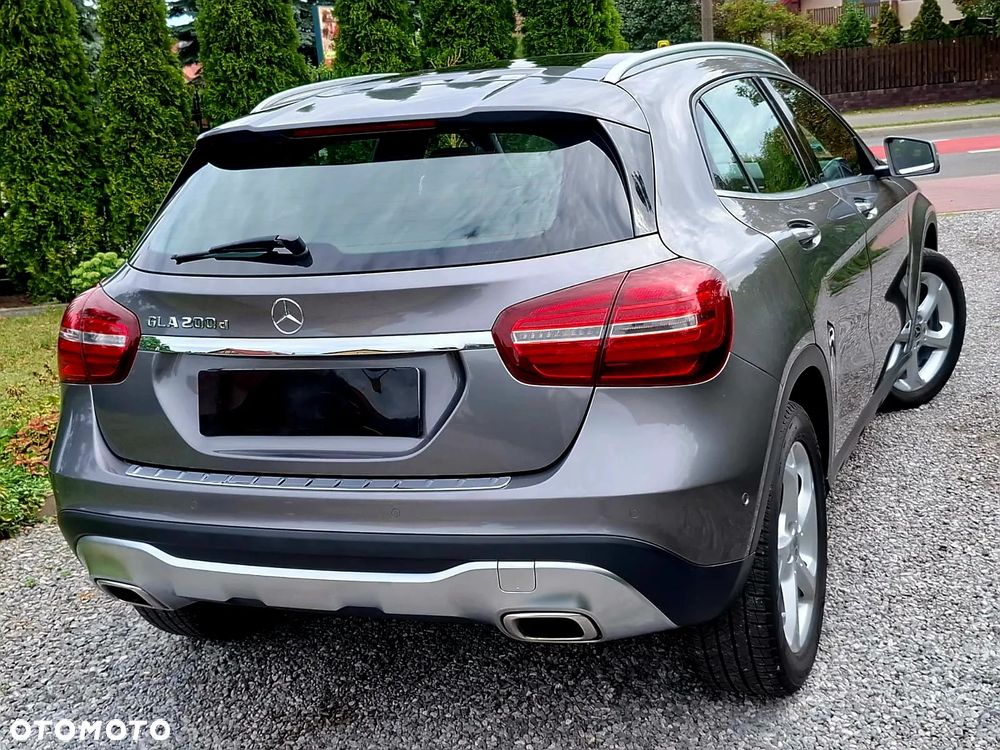 Mercedes-Benz GLA - 9