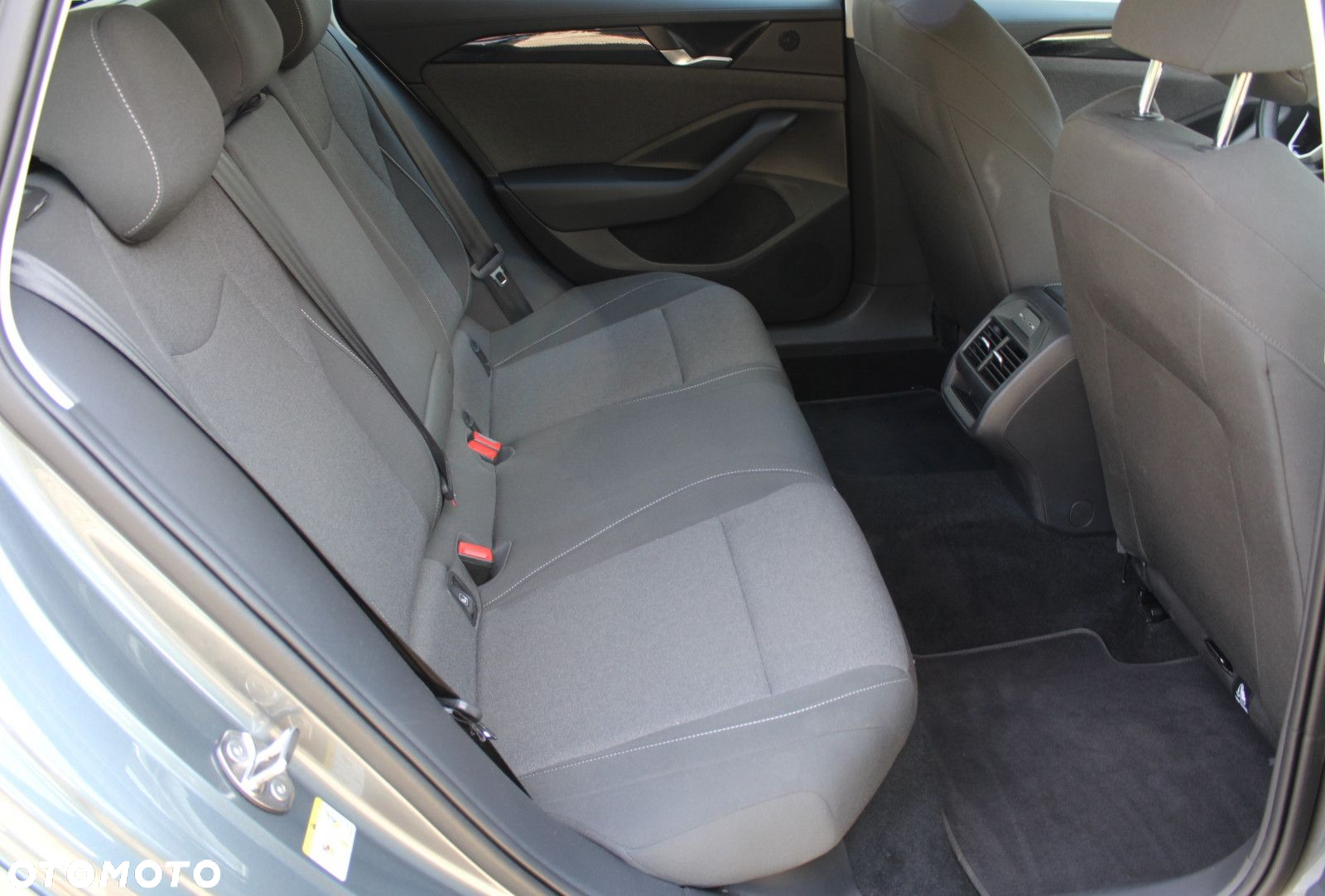 Volkswagen Passat - 14