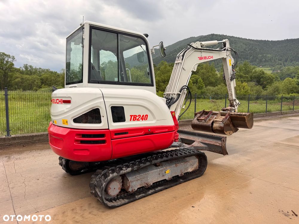 Takeuchi TB 240 - 8