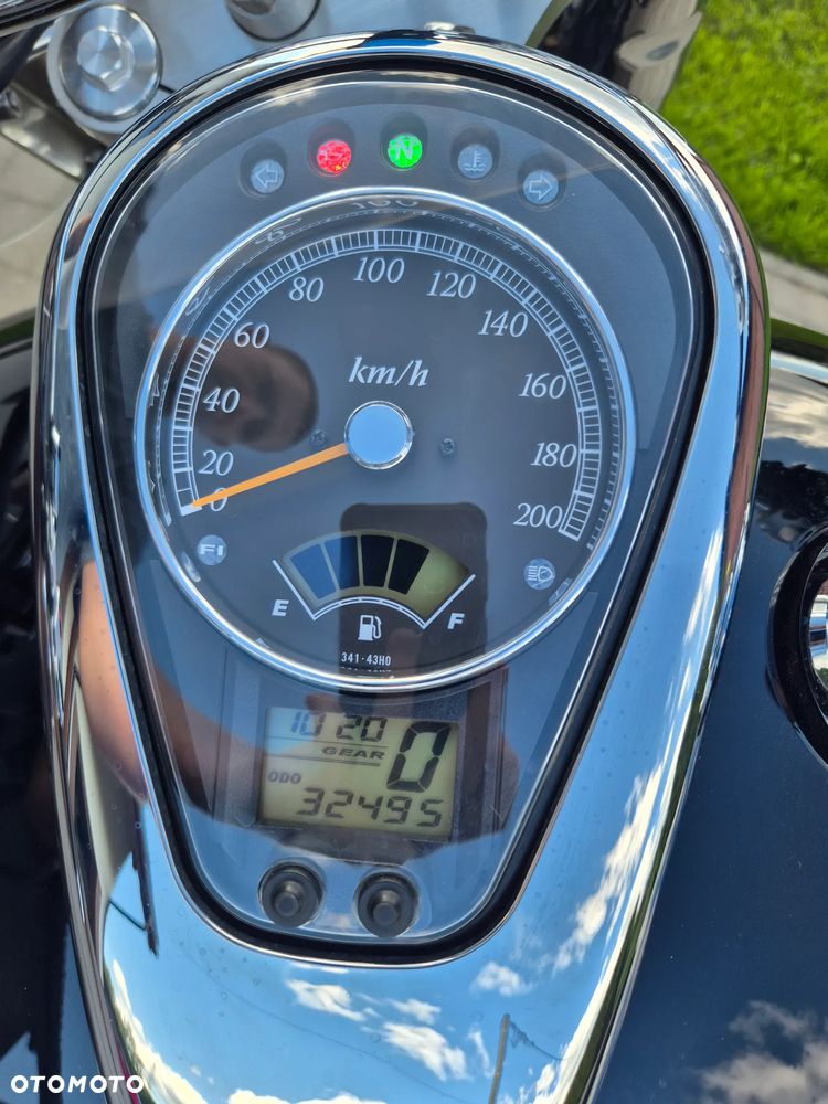 Suzuki Intruder - 10