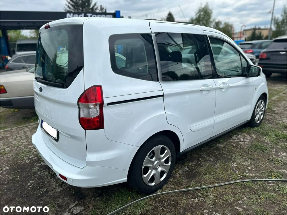 Ford Transit Courier - 8