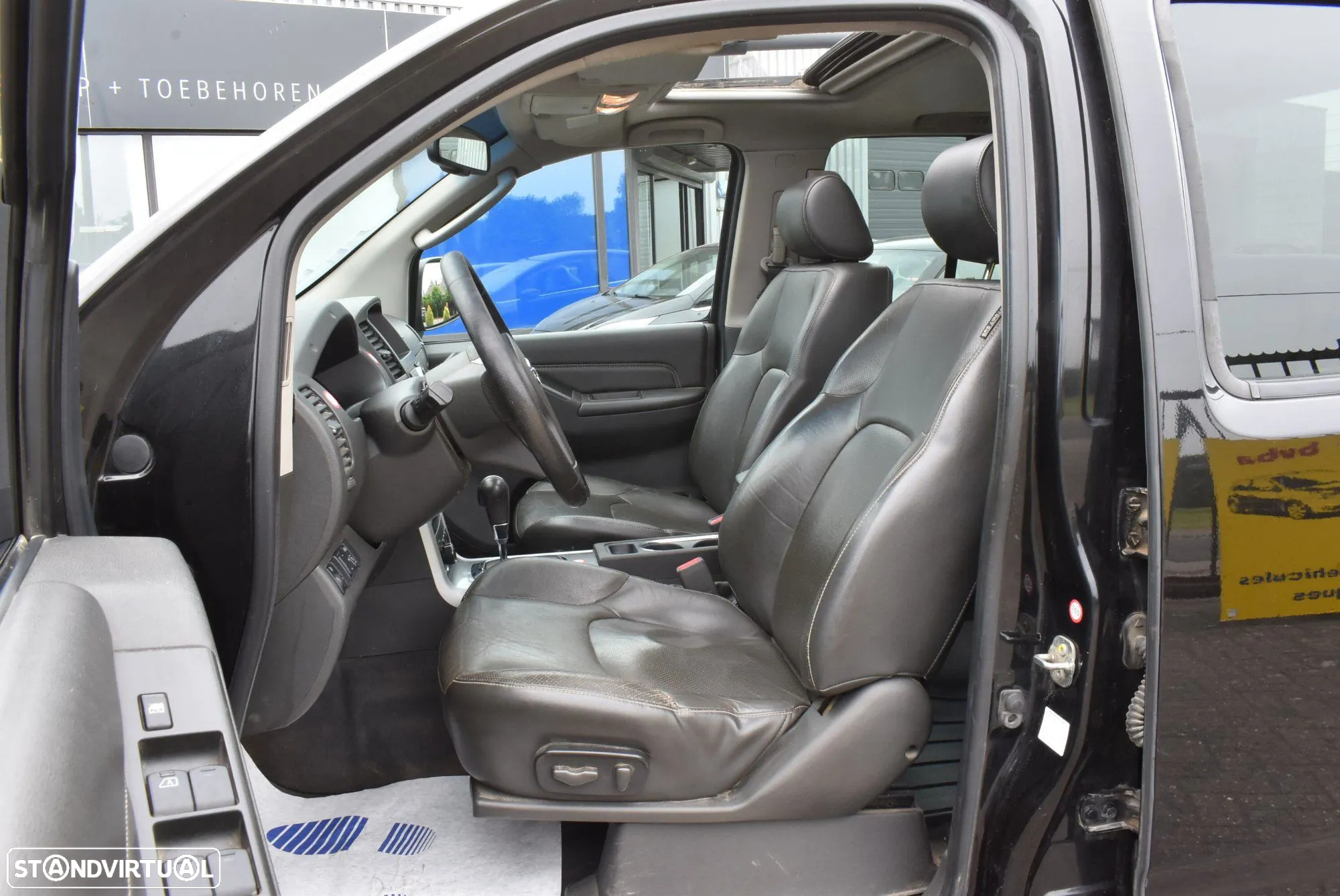 Nissan Navara 3.0 dCi V6 CD LE AT 4WD - 5
