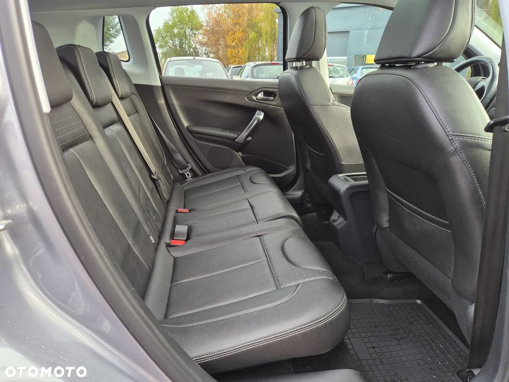 Peugeot 2008 1.6 BlueHDi Allure S&S - 26