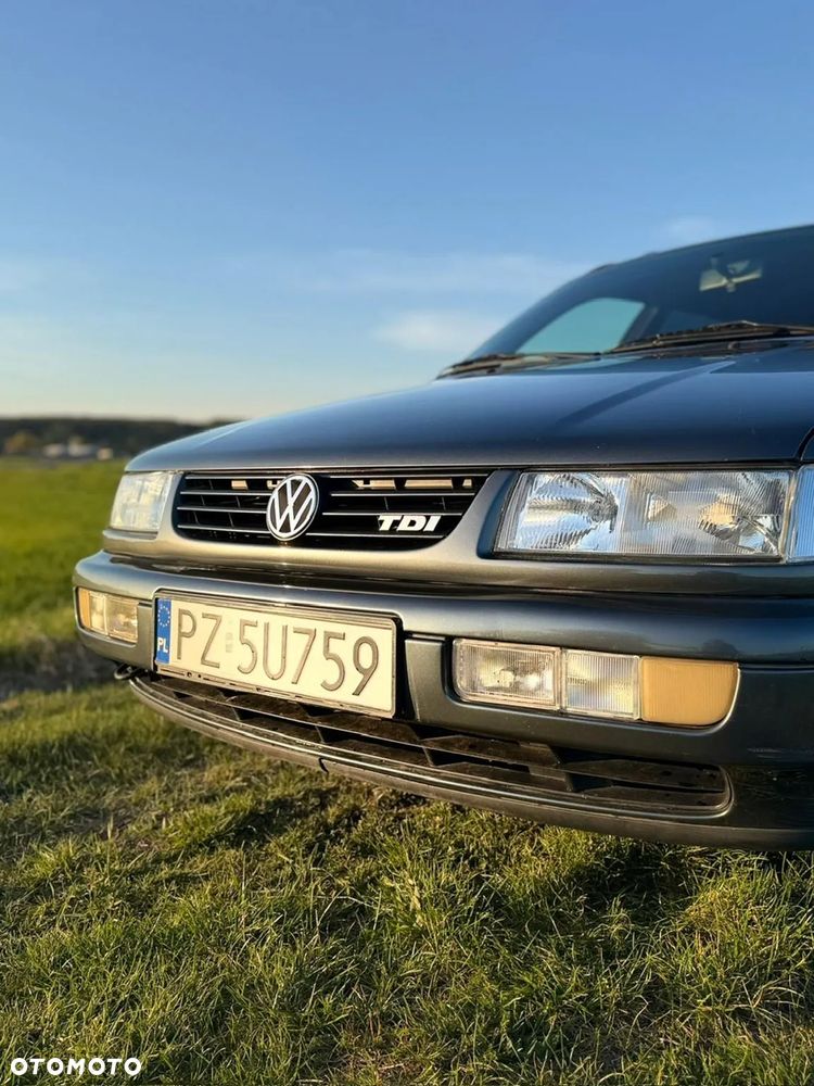 Volkswagen Passat - 4