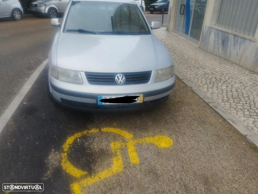 VW Passat 1.9 TDi Confortline - 1