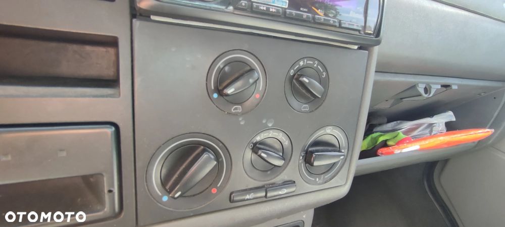 Volkswagen Transporter - 11